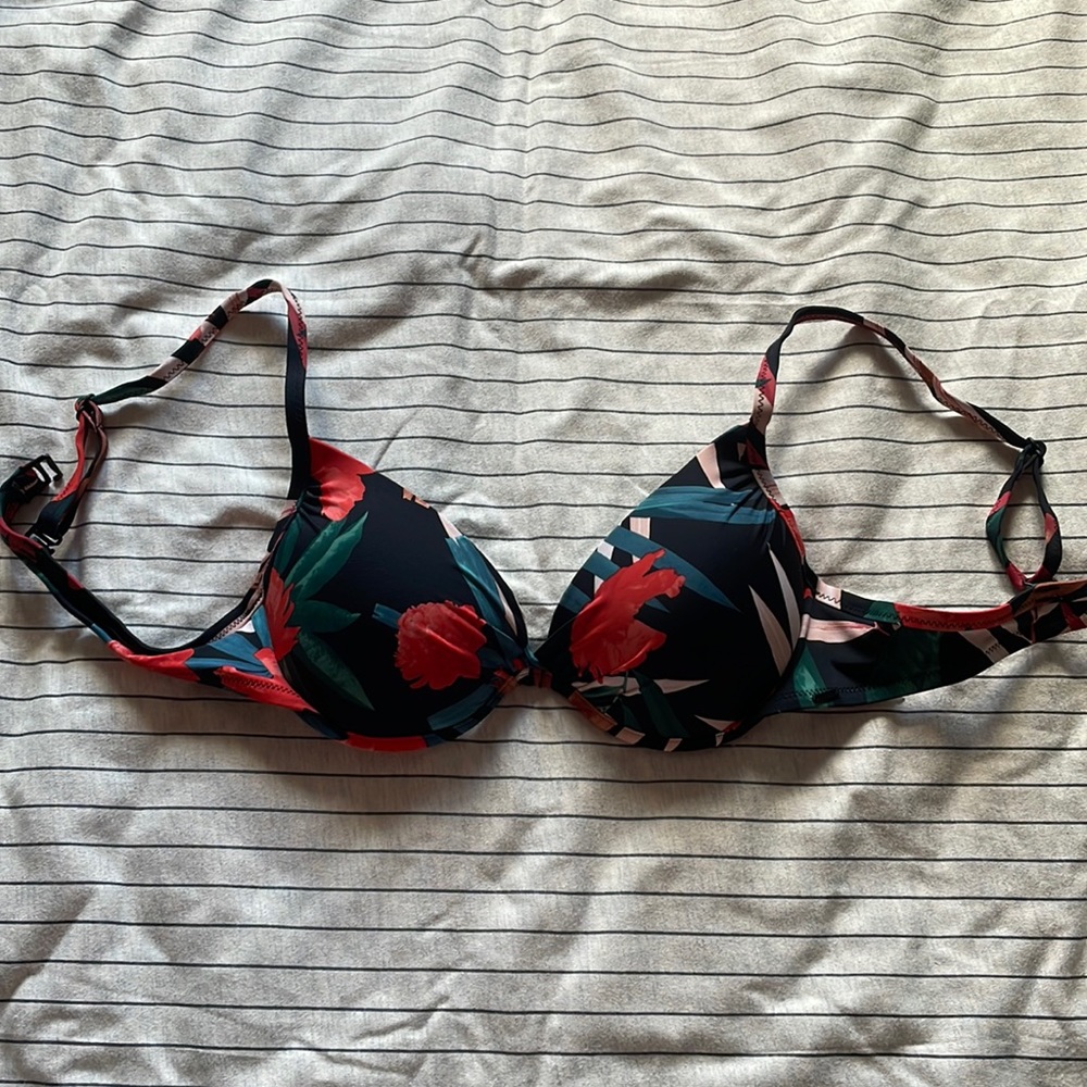 2/$30 EVERYDAY SUBDAY Bikini Top 8